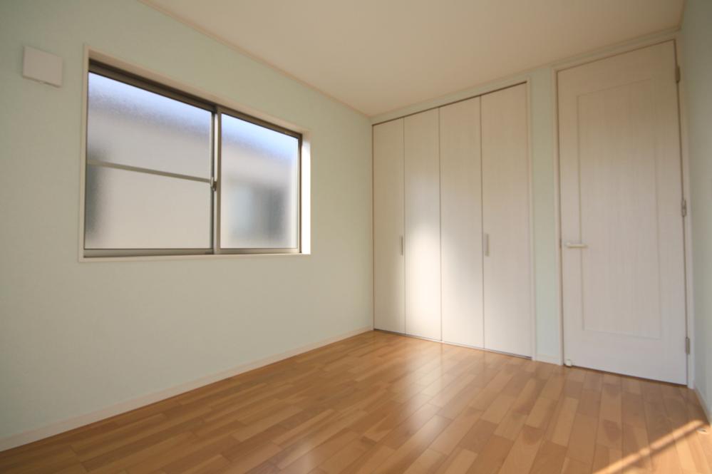 Non-living room. Local Photos