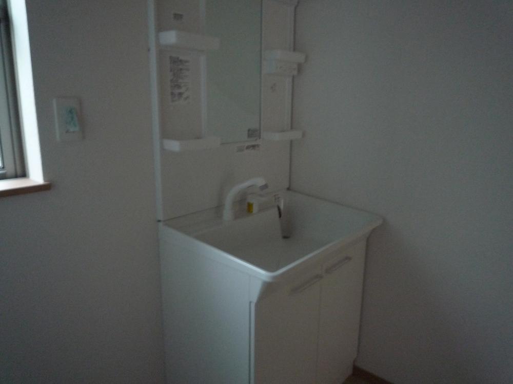 Wash basin, toilet. Indoor (12 May 2013) Shooting