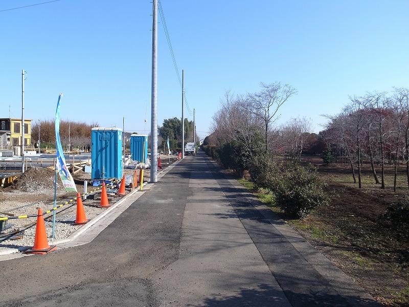 Local photos, including front road. South road