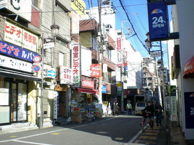 Supermarket. Seiyu 150m until the (super)