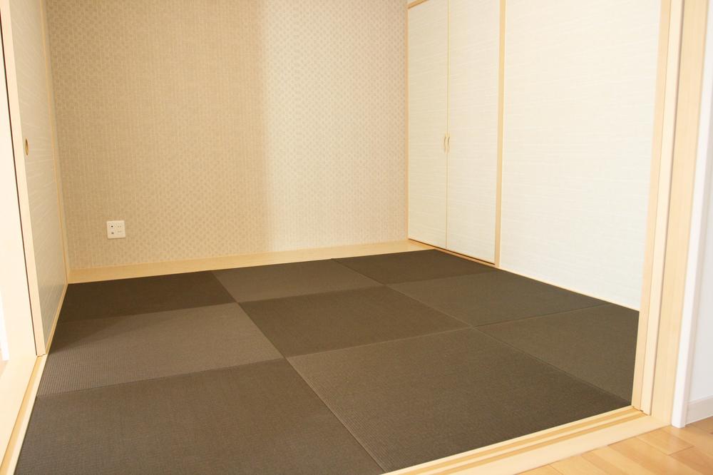 Non-living room. ● Japanese-style room: 2013 November shooting