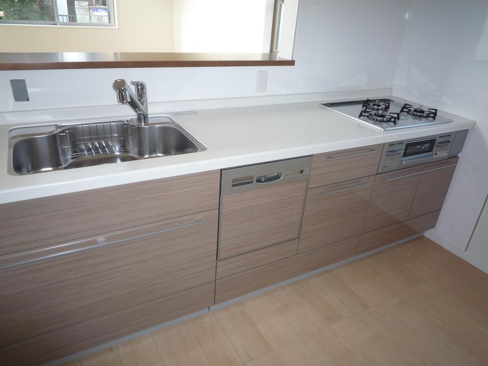 Kitchen. With dishwasher, 3-neck gas stove! (Image A Building)