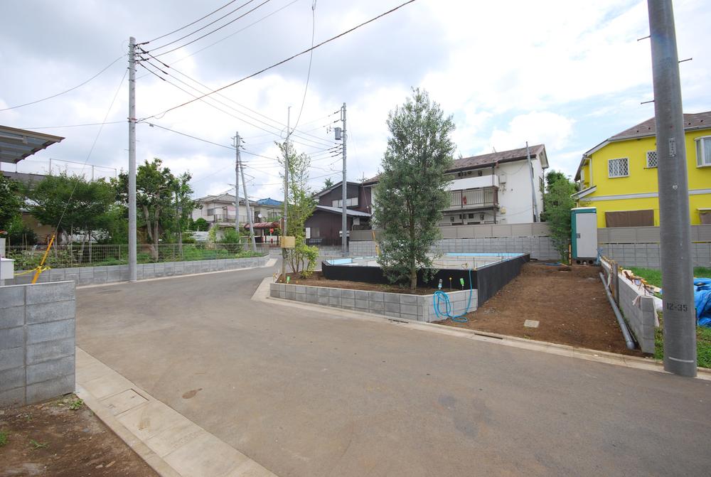 Local photos, including front road. Local Photos