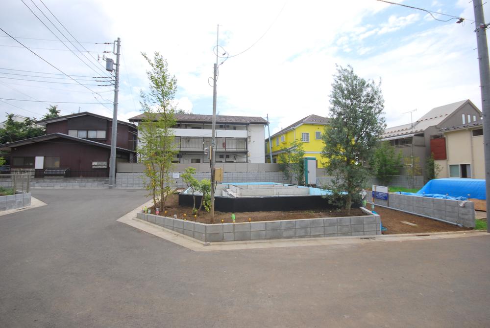 Local photos, including front road. Local Photos