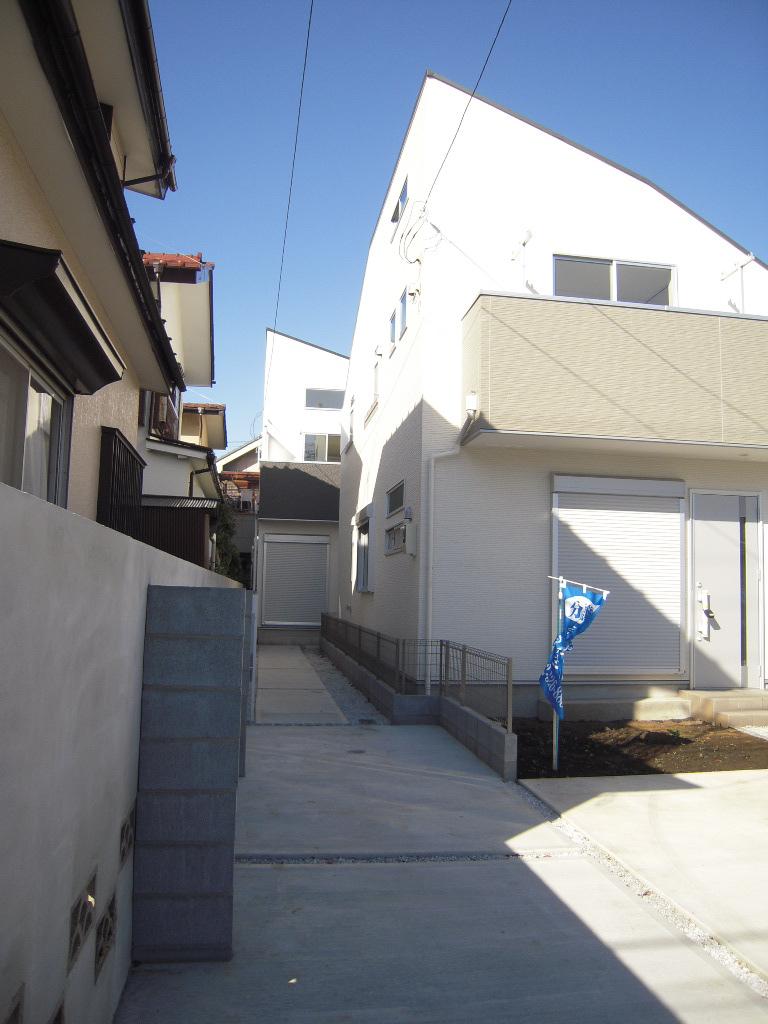 Local appearance photo. Local (12 May 2013) Shooting