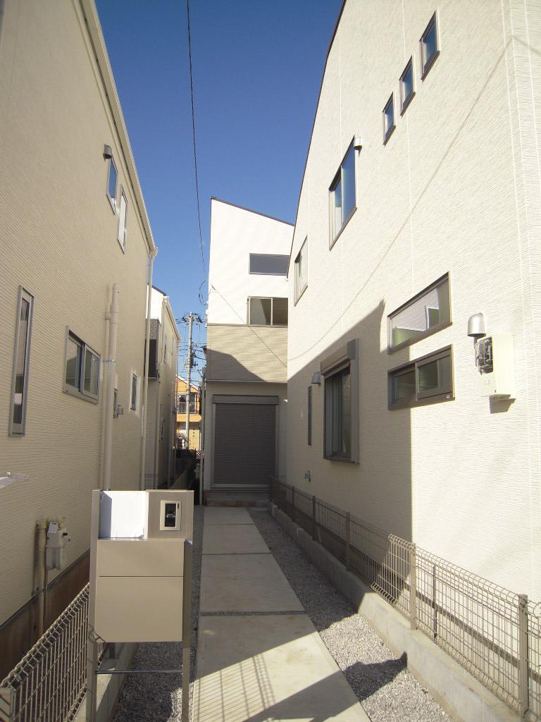 Local appearance photo. Local (12 May 2013) Shooting