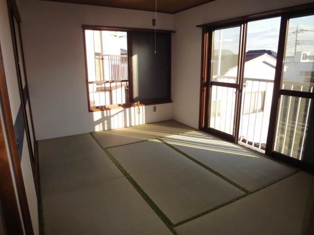 Living and room. Room to settle the Japanese-style
