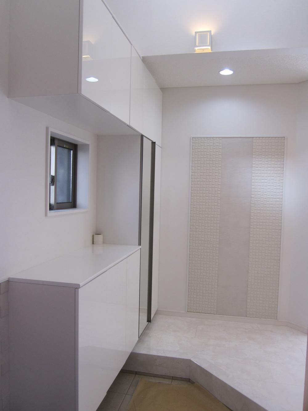 Entrance. ● bright entrance: 2013 November shooting