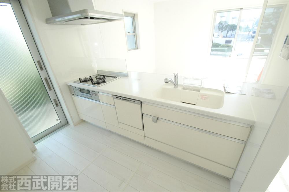Kitchen. Artificial marble counter kitchen      With water purifier ・ Slide storage ・ Underfloor Storage