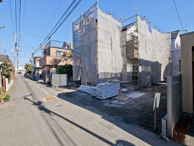 Local photos, including front road. Local (12 May 2012) shooting