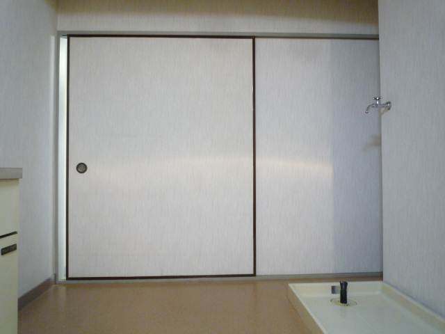 Living and room. There partition door