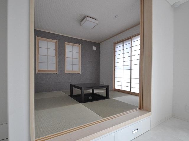 Non-living room. Honda 3-chomeese-style room