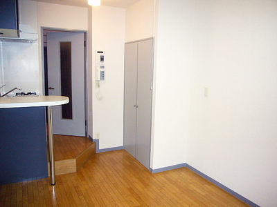 Living and room. Spacious studio! ! It is recommended to do student