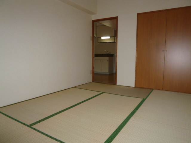 Living and room. Japanese-style room to settle