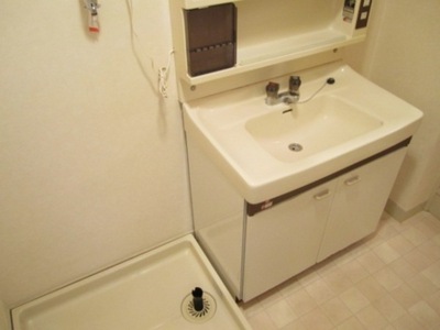 Washroom. Looking for room to Town housing National shop ◆ Feel free to