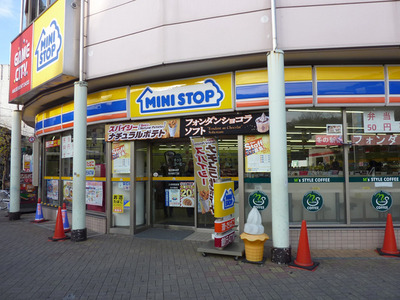 Convenience store. 10m to MINISTOP (convenience store)