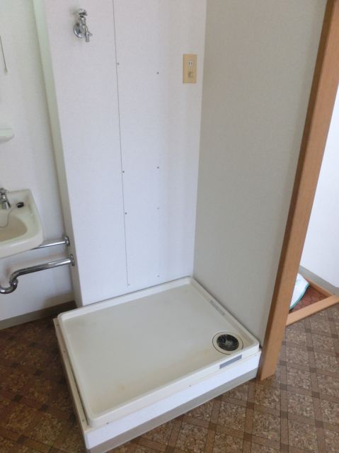 Other Equipment. Washing machine storage is located in the room ☆ 