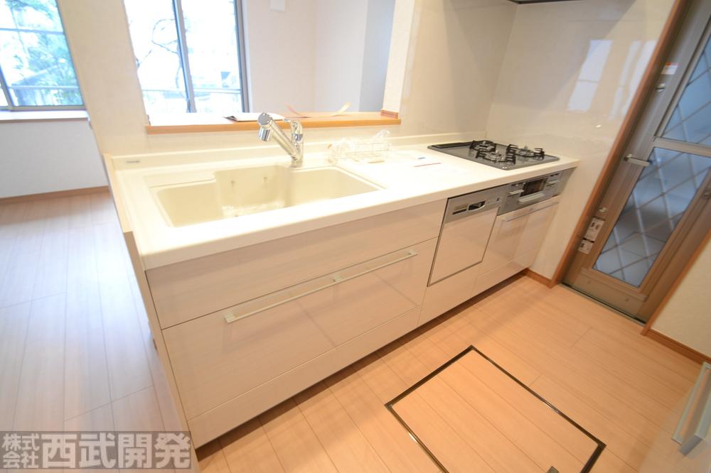 Kitchen. Artificial marble counter kitchen ・ Dishwasher ・ With water purifier ・ Slide storage ・ Underfloor Storage