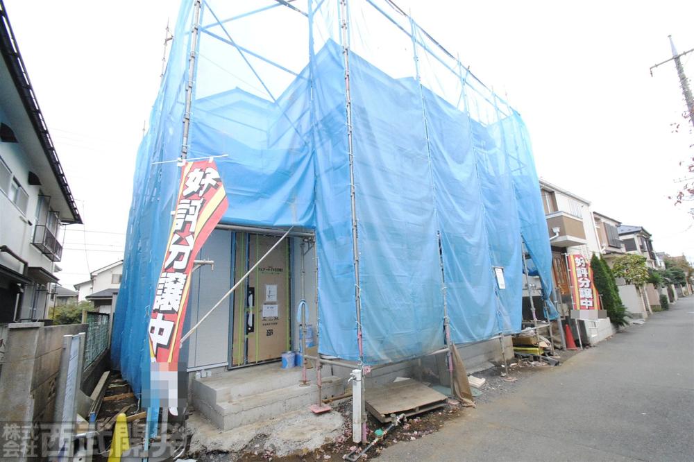 Local photos, including front road. Local (11 May 2013) Shooting