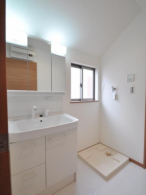 Wash basin, toilet. West Koigakubo 1-chome washroom