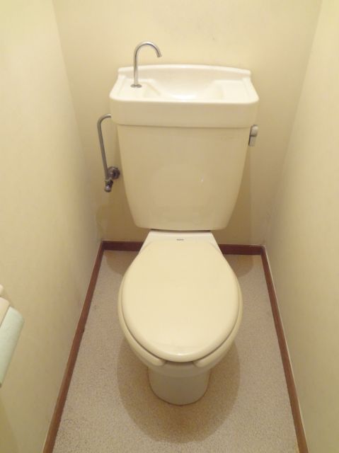 Toilet. Happy bus ・ Restroom