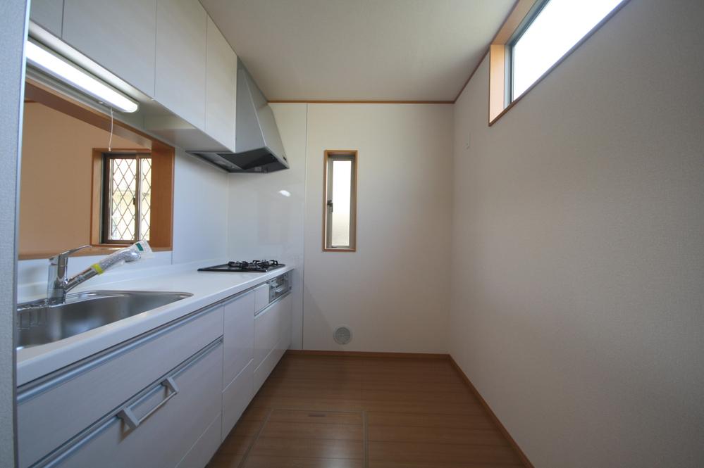 Kitchen. Local Photos