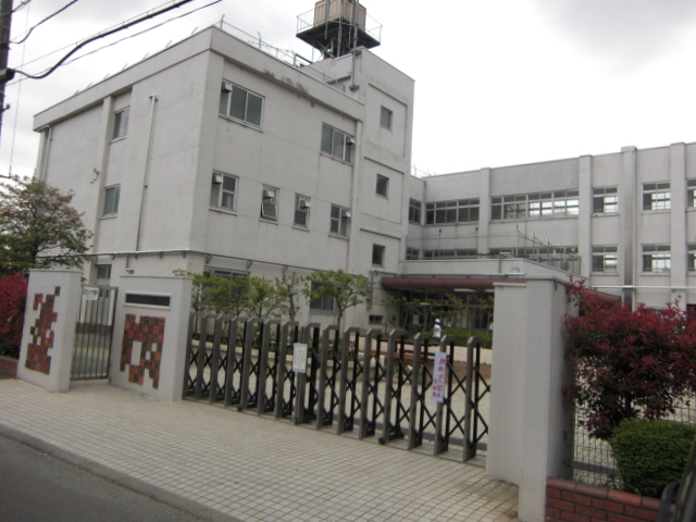 Primary school. 736m to Kokubunji 8 Small (Elementary School)