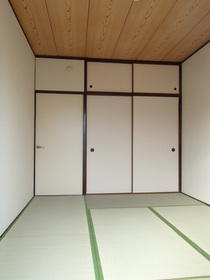 Living and room. South-facing 6 Pledge Japanese-style room