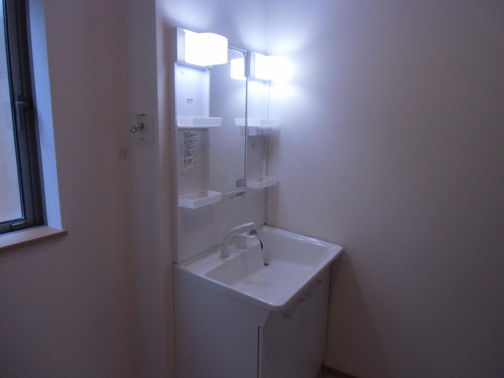 Wash basin, toilet. Indoor (12 May 2013) Shooting