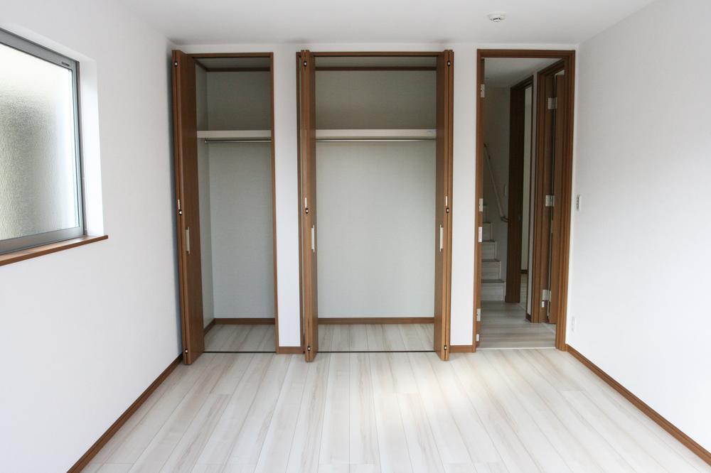 Receipt. ● spacious living room: 2013 November shooting