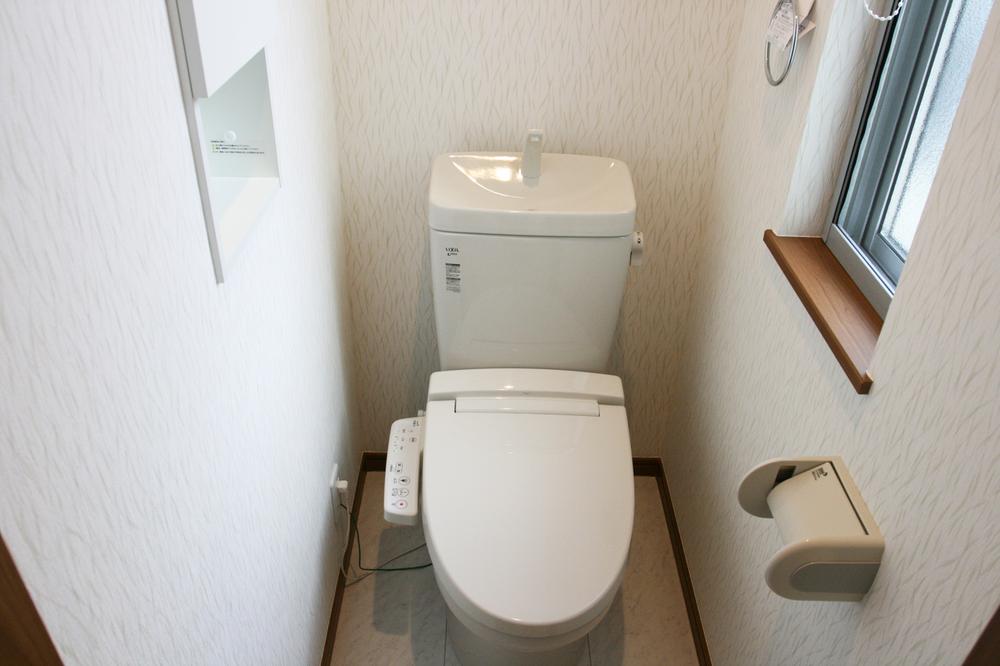 Toilet. ● bidet with toilet: 2013 November shooting