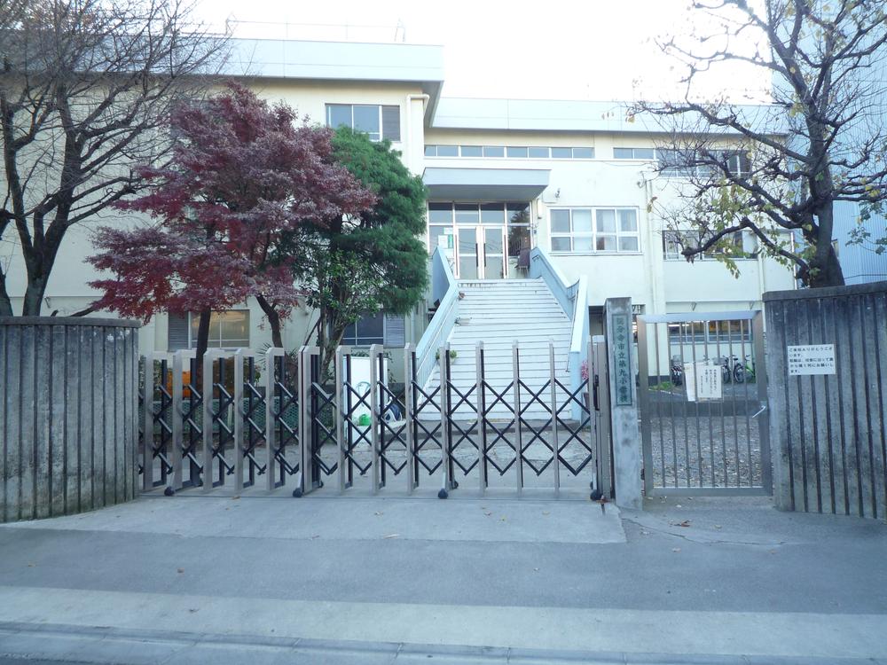 Primary school. Kokubunji Municipal ninth to elementary school 717m