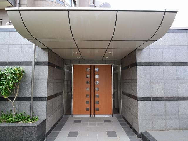 Entrance. Leksell Mansion Kokubunji Entrance