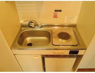 Kitchen. With electric stove