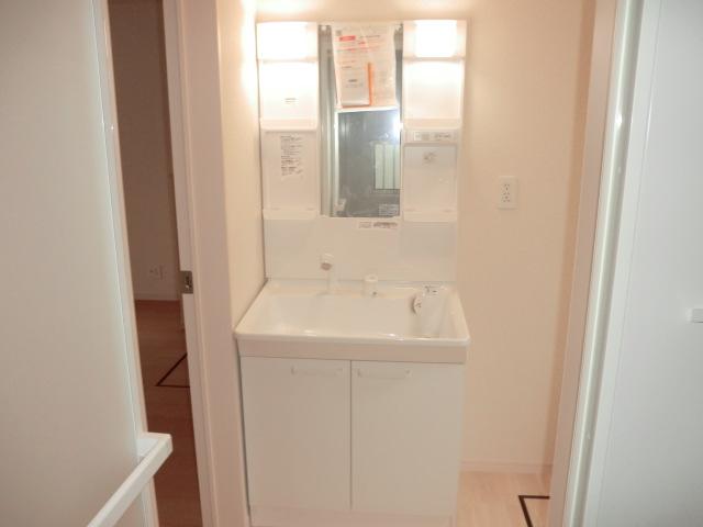 Wash basin, toilet. Indoor (September 2013) Shooting