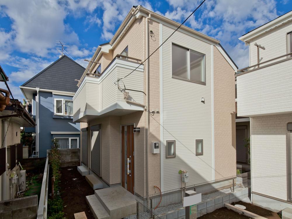 Local appearance photo. Local (10 May 2013) Shooting