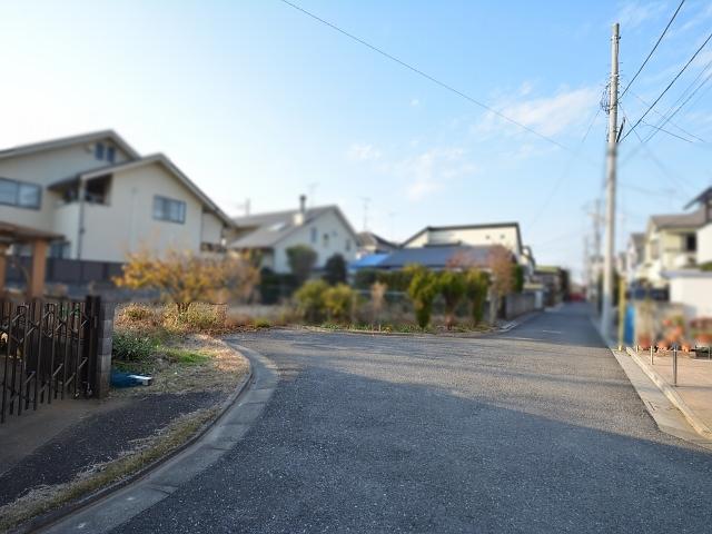 Local photos, including front road. Tokura 1-chome contact road situation