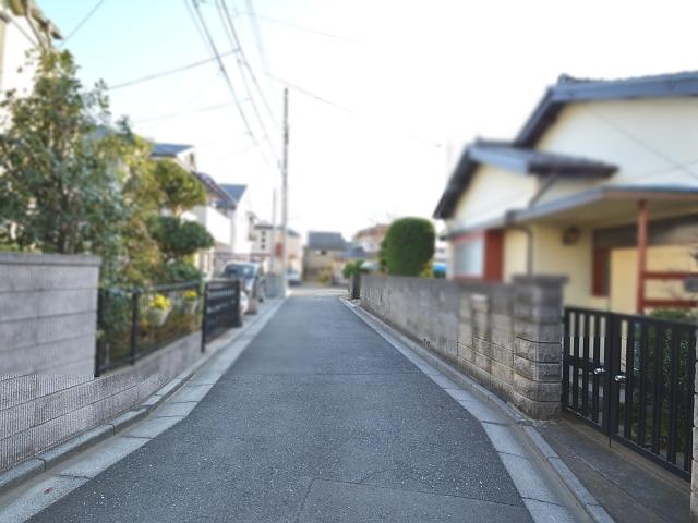 Local photos, including front road. Tokura 1-chome contact road situation