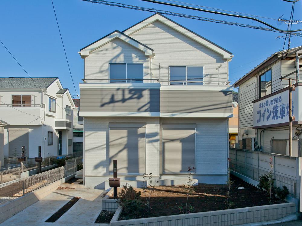 Local photos, including front road. Local (11 May 2013) Shooting