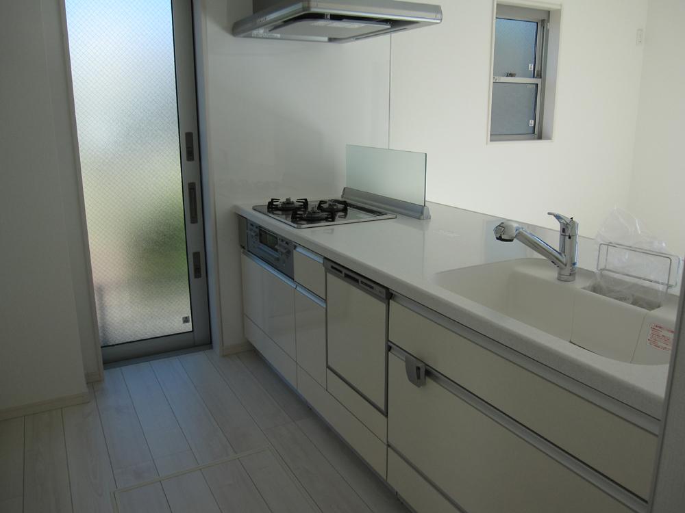 Kitchen. 1 Building Local (December 01, 2013) Shooting