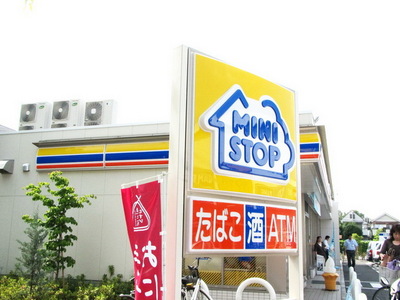 Convenience store. MINISTOP up (convenience store) 450m