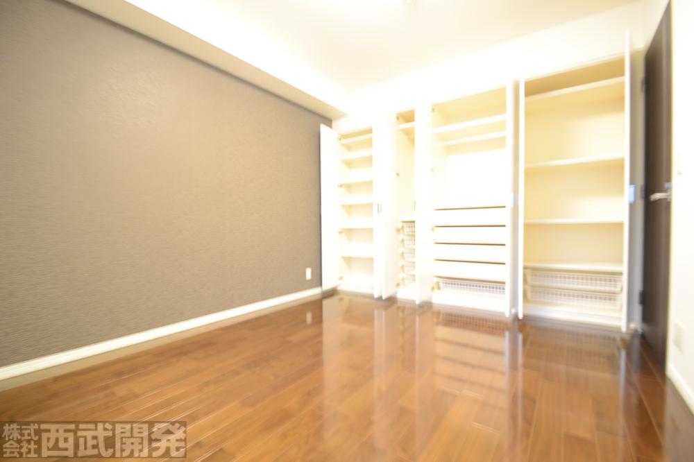 Non-living room. Western-style 7 Pledge Closet and with storage