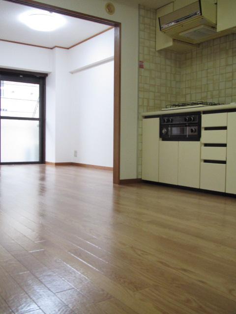 Living. Indoor (11 May 2013) Shooting Also available as LDK of about 12 pledge by connecting with a balcony on the side of Western-style.