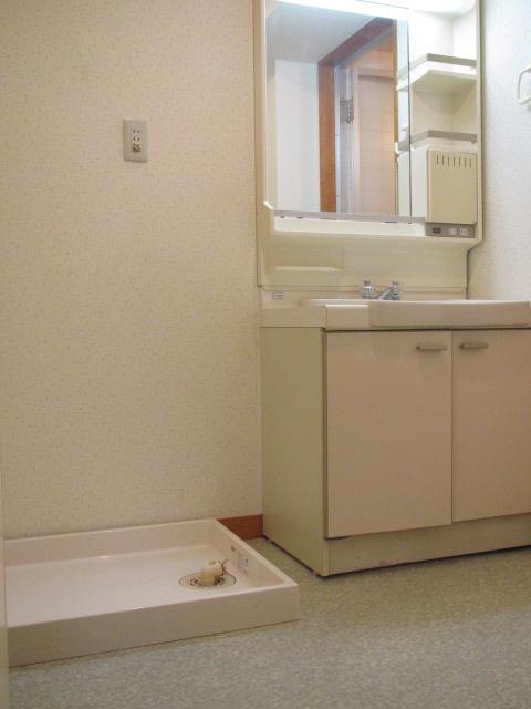 Wash basin, toilet. Indoor (10 May 2013) Shooting