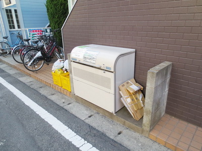 Other common areas. On-site trash yard