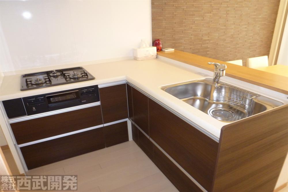 Kitchen. L-type artificial marble counter kitchen