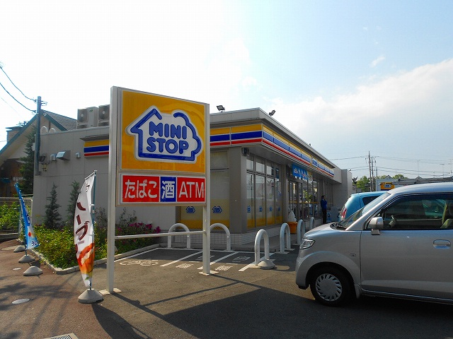 Convenience store. 250m until MINISTOP (convenience store)