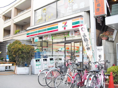 Convenience store. 911m to Seven-Eleven (convenience store)