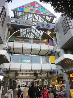 Shopping centre. 800m to the station (shopping center)