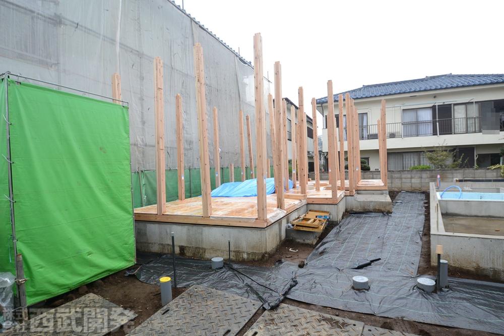 Local photos, including front road. Local (11 May 2013) Shooting 1 Building